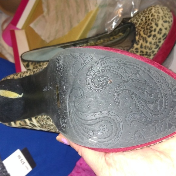 DOLLHOUSE SIZE 5.5 LEOPARD PRINT PUMP - Picture 5 of 17